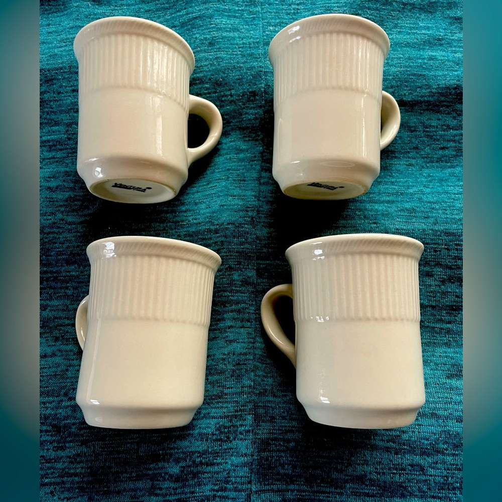 Vintage Ventura brand coffee cups! Excellent condition! Off white! ⛄️